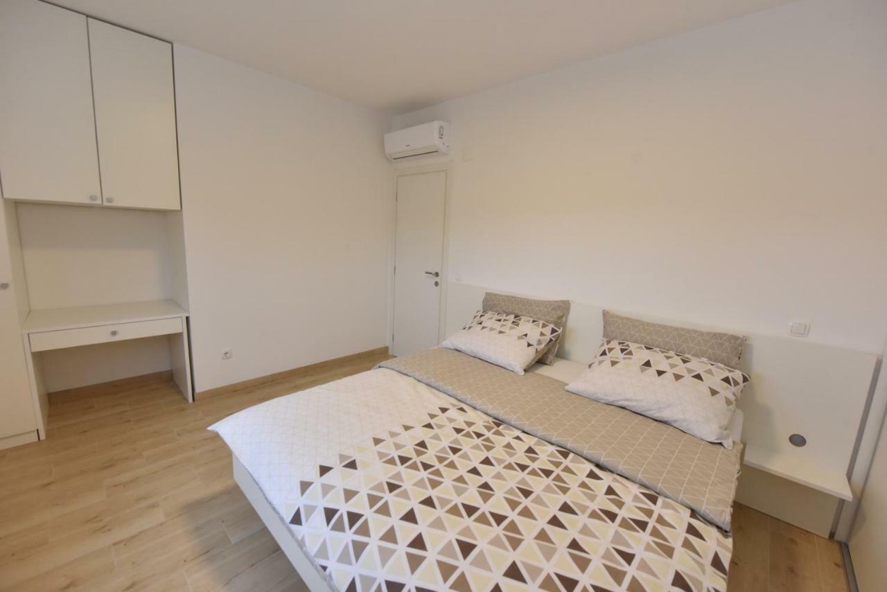 Family Apartments Podsolarsko Sibenik Bagian luar foto