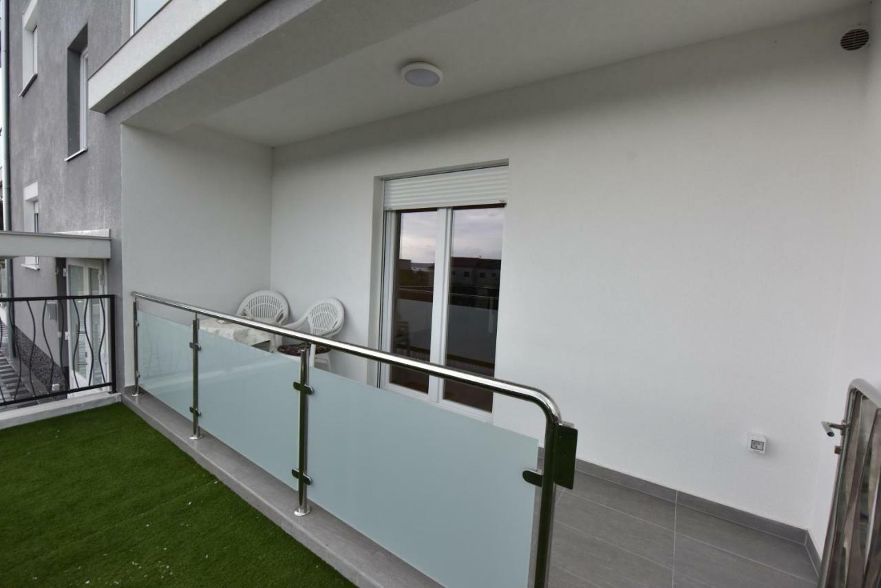 Family Apartments Podsolarsko Sibenik Bagian luar foto
